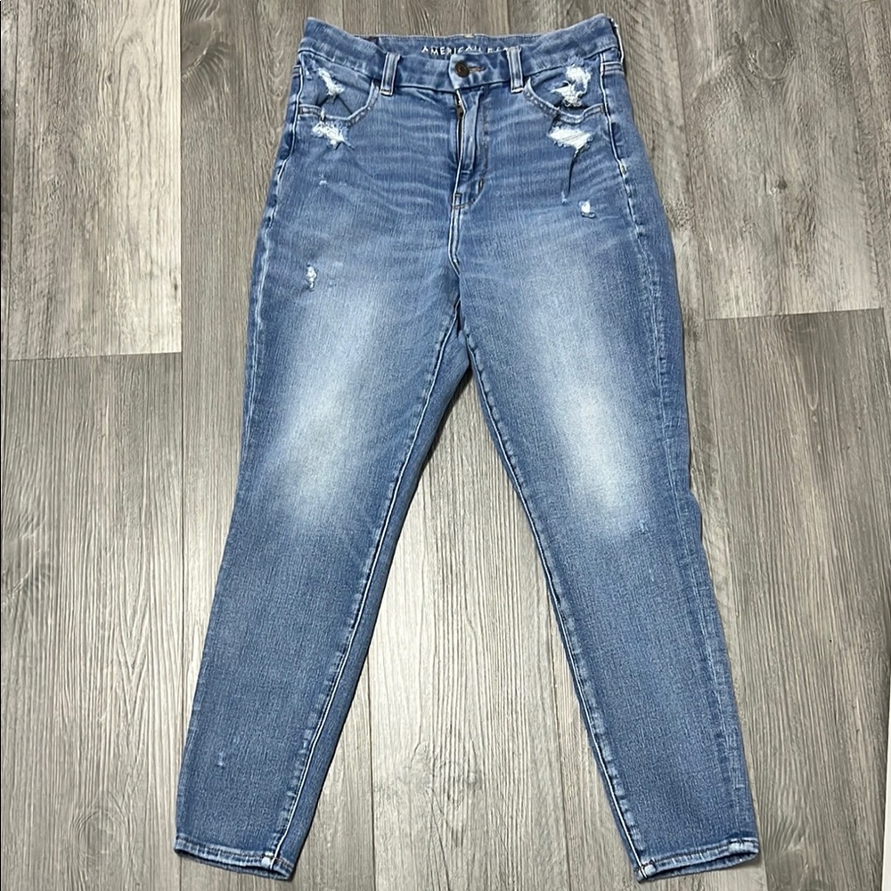 American Eagle Outfitters Women's Skinny Jeans in Medium Blue Distress